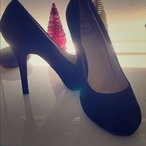 Black Heels size 9 and have only been used once